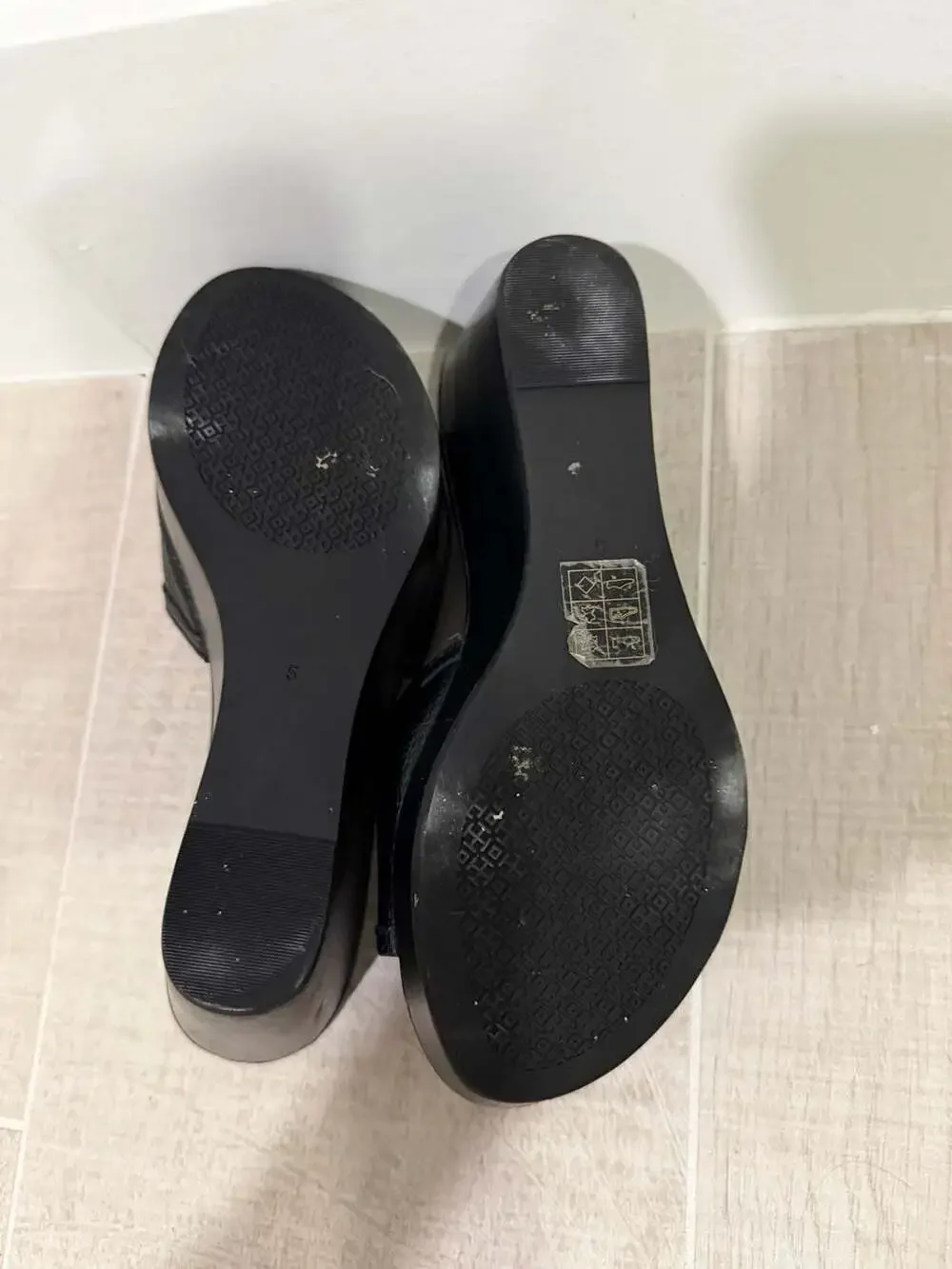 Tory Burch Lowell 80MM Tumbled Leather Wedge Platform Slide Sandals in Black - Picture 4 of 6